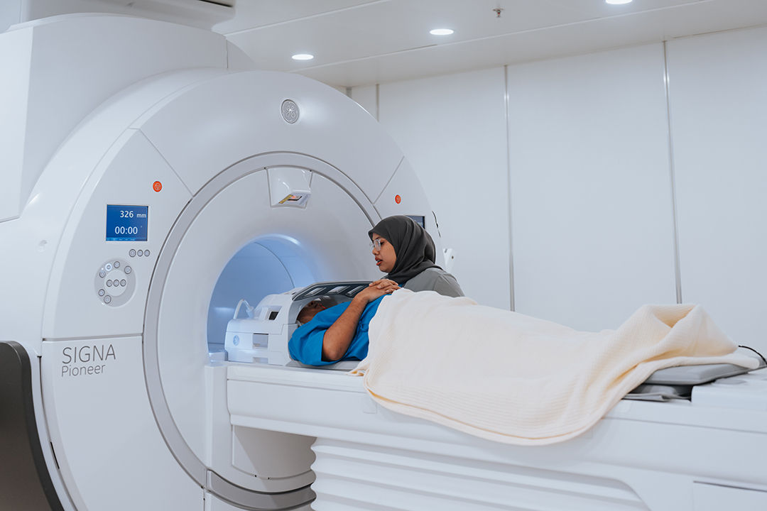 MRI (Magnetic Resonance Imaging)